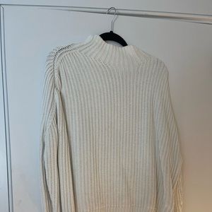 White gap sweater thick